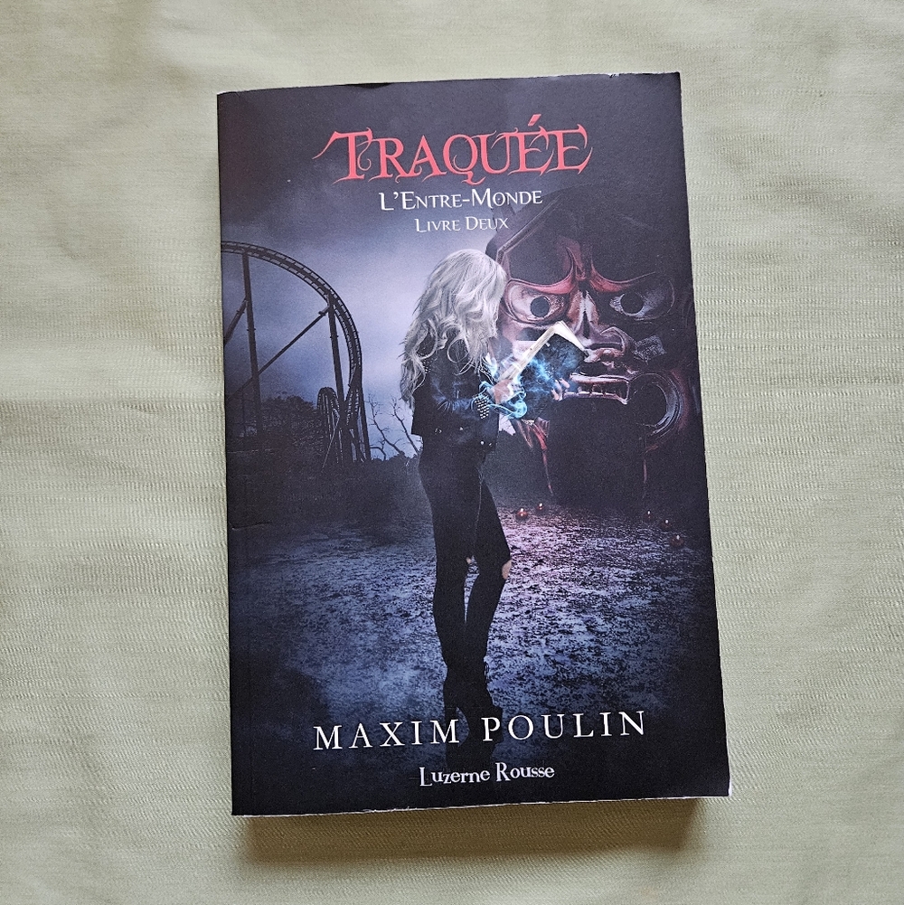 Traquée: L'Entre-Monde (French Edition) by Maxim Poulin Paperback
